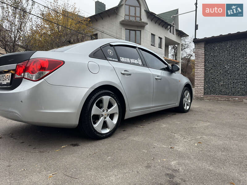 Седан Chevrolet Cruze 2009 в Киеве фото 15 Седан Chevrolet Cruze 2009 в Киеве