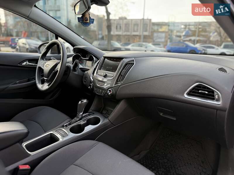 Седан Chevrolet Cruze 2018 в Киеве фото 13 Седан Chevrolet Cruze 2018 в Киеве
