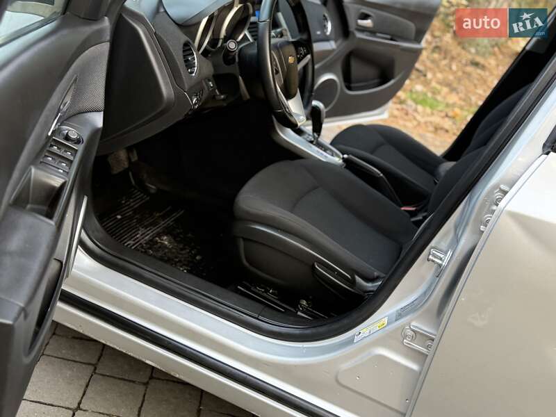 Седан Chevrolet Cruze 2012 в Львові