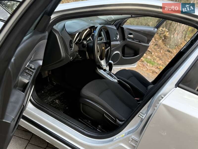 Седан Chevrolet Cruze 2012 в Львові