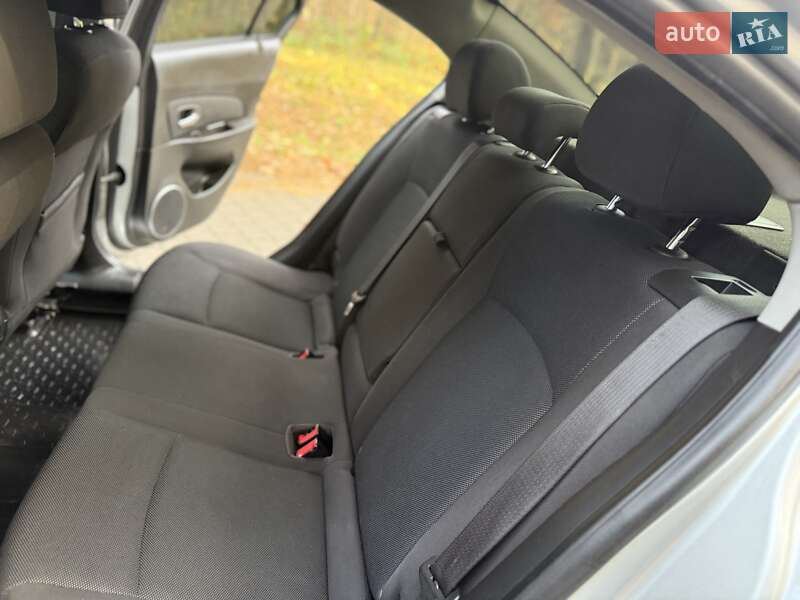Седан Chevrolet Cruze 2012 в Львові