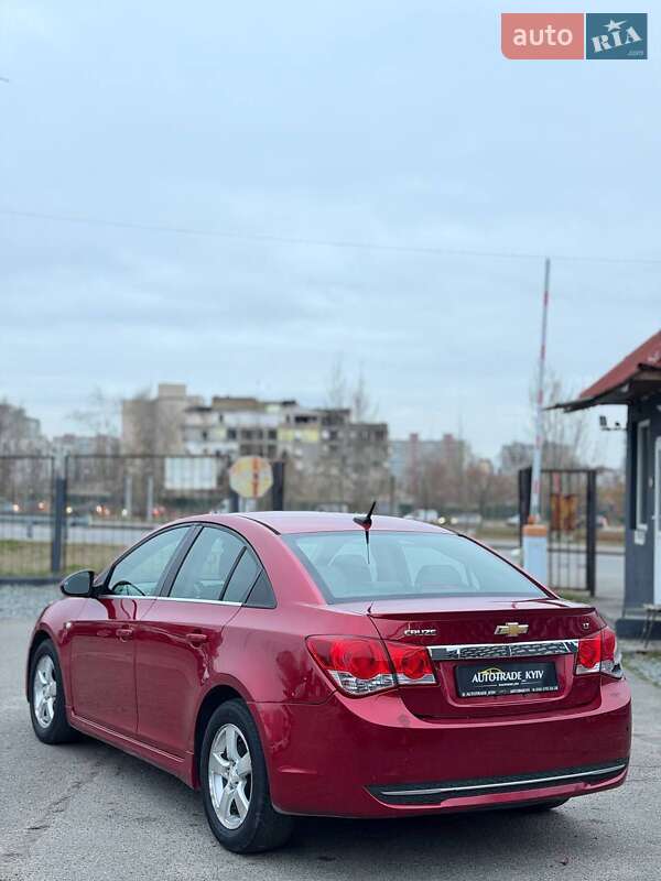 Седан Chevrolet Cruze 2011 в Киеве