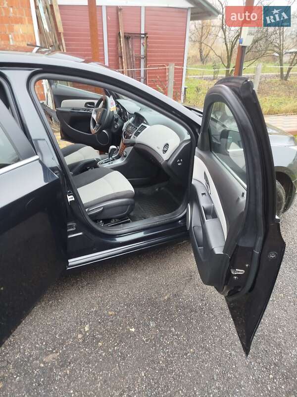 Седан Chevrolet Cruze 2011 в Буче