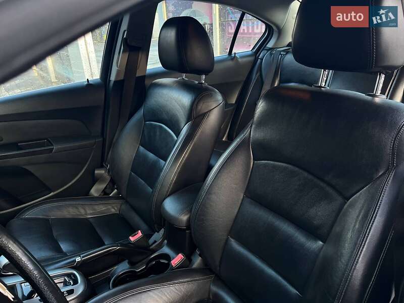Седан Chevrolet Cruze 2011 в Ровно