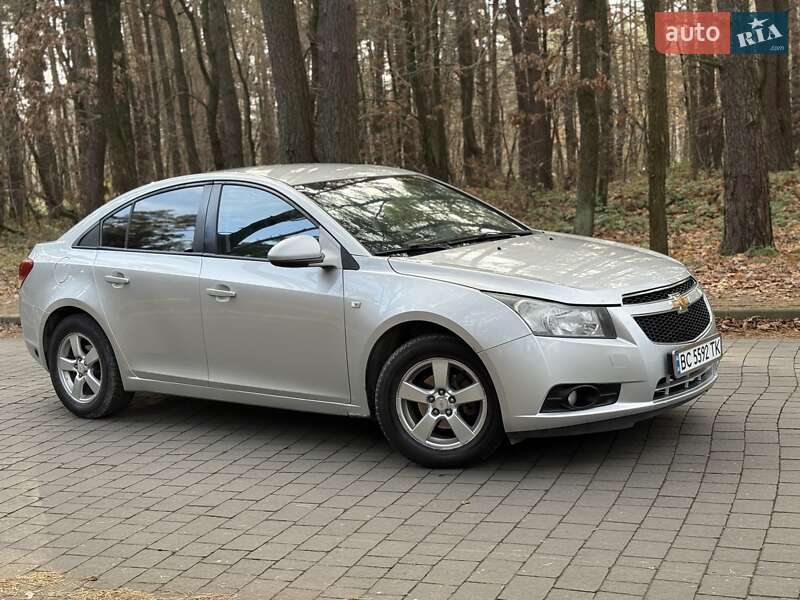 Седан Chevrolet Cruze 2012 в Львові