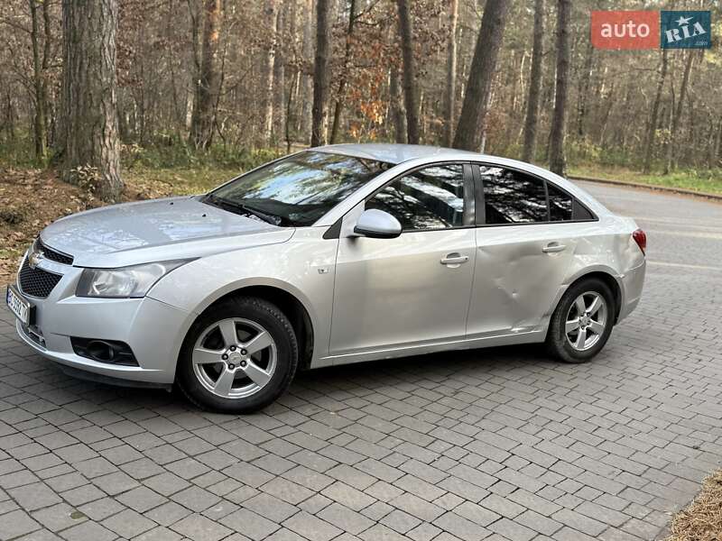 Седан Chevrolet Cruze 2012 в Львові