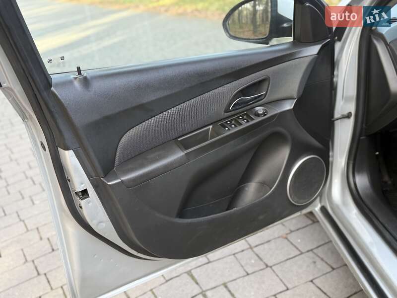 Седан Chevrolet Cruze 2012 в Львові