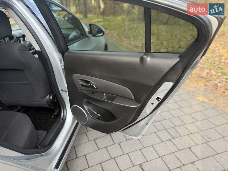 Седан Chevrolet Cruze 2012 в Львові