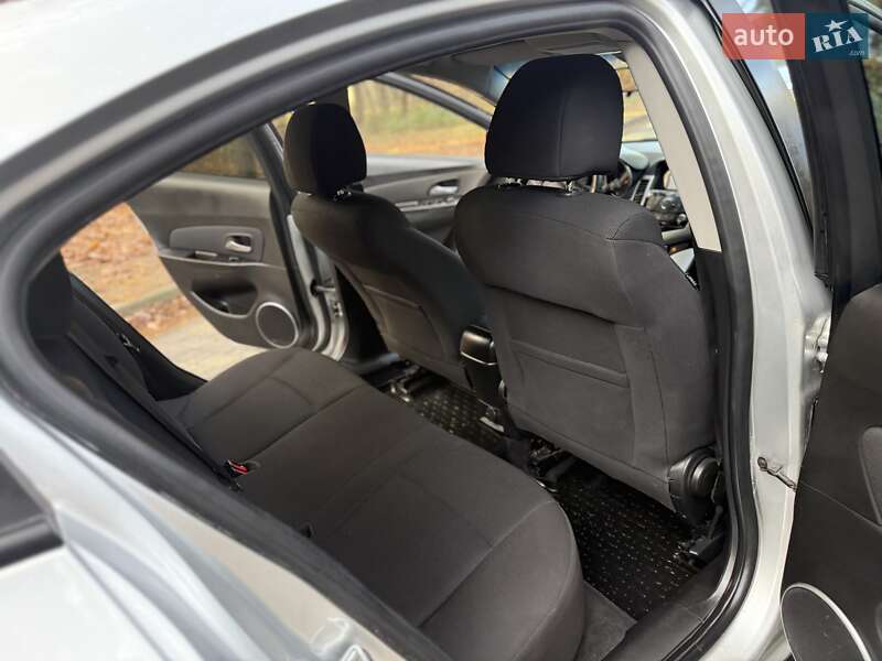 Седан Chevrolet Cruze 2012 в Львові