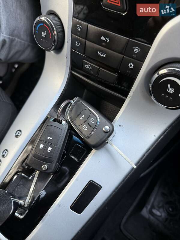 Седан Chevrolet Cruze 2012 в Львові