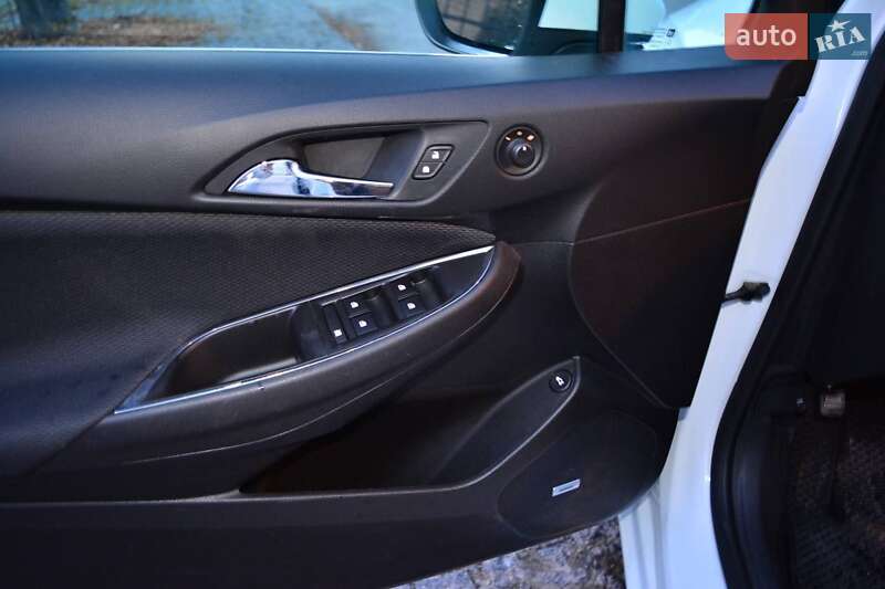 Седан Chevrolet Cruze 2016 в Ровно