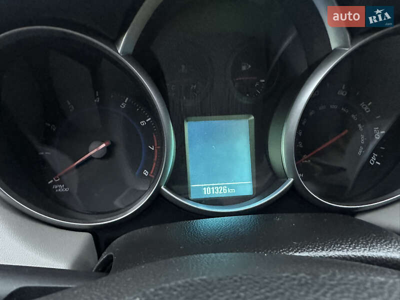 Седан Chevrolet Cruze 2015 в Львове