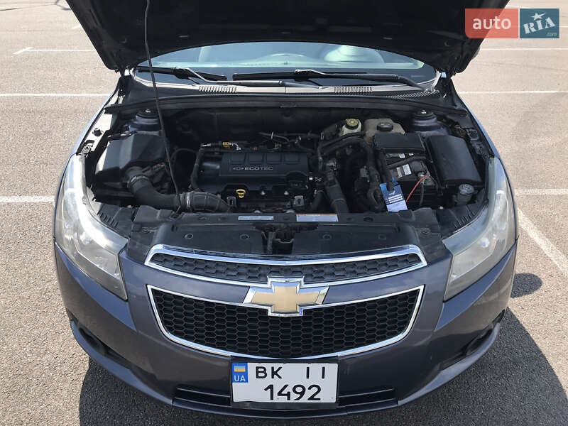 Седан Chevrolet Cruze 2012 в Ровно