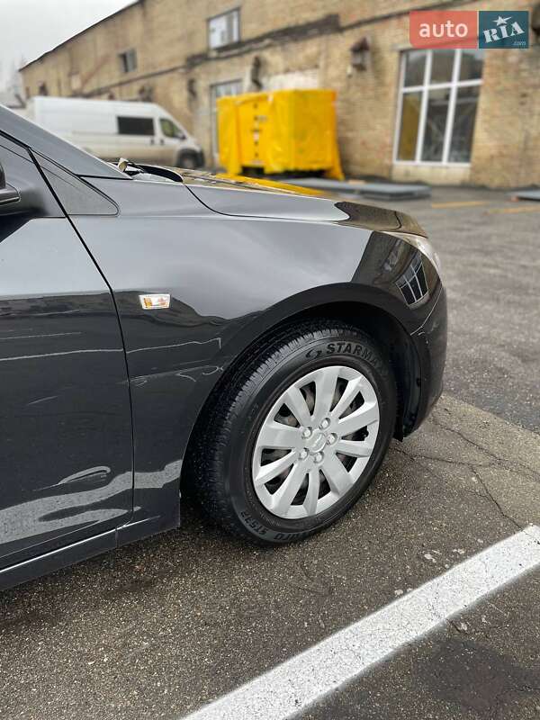 Седан Chevrolet Cruze 2010 в Киеве