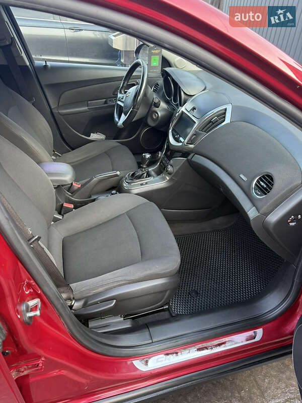 Седан Chevrolet Cruze 2012 в Івано-Франківську
