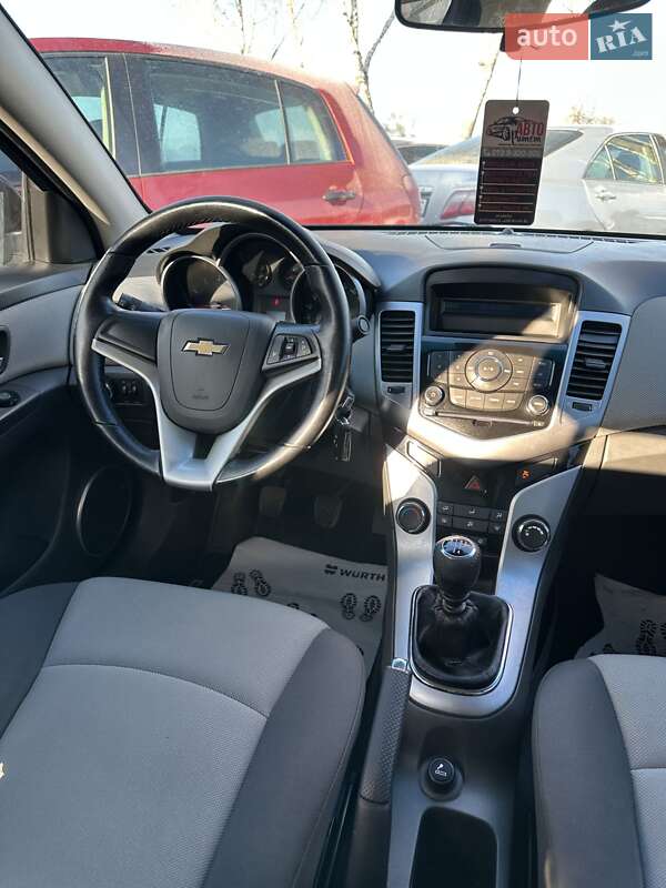 Седан Chevrolet Cruze 2010 в Смілі
