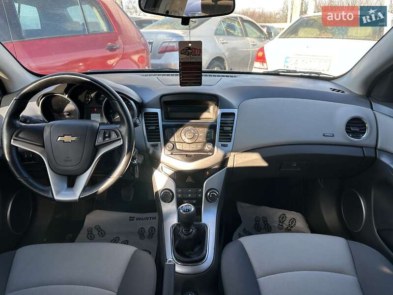 Седан Chevrolet Cruze 2010 в Смілі