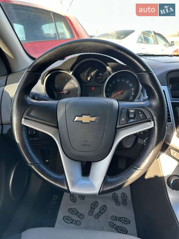 Седан Chevrolet Cruze 2010 в Смілі