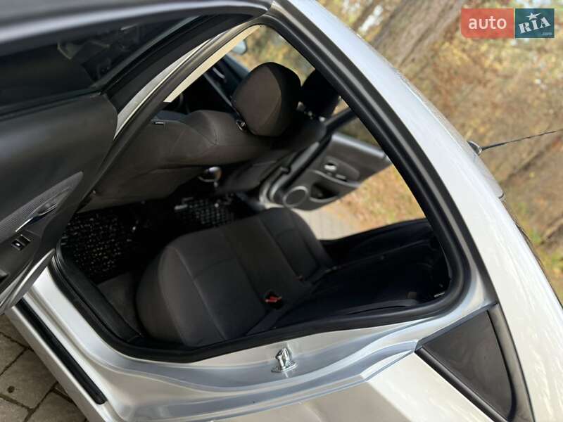 Седан Chevrolet Cruze 2012 в Нововолинську