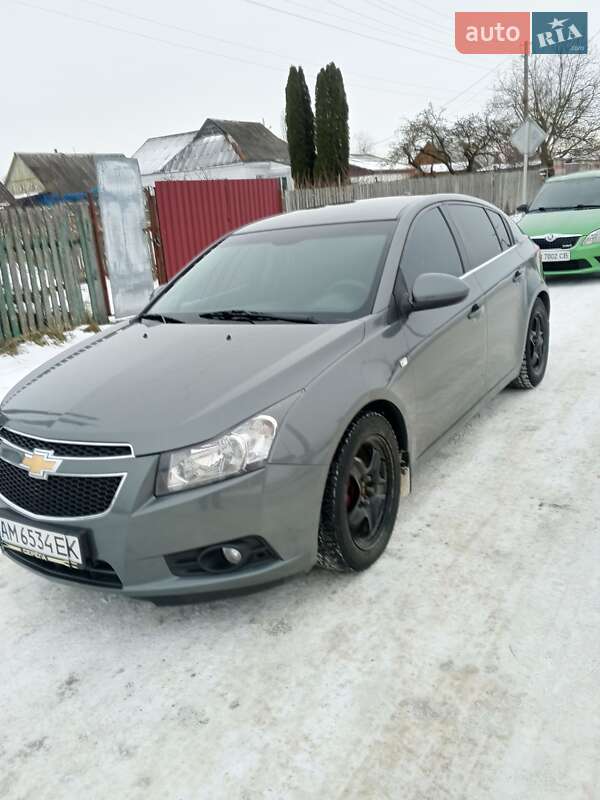 Хэтчбек Chevrolet Cruze 2011 в Емильчине