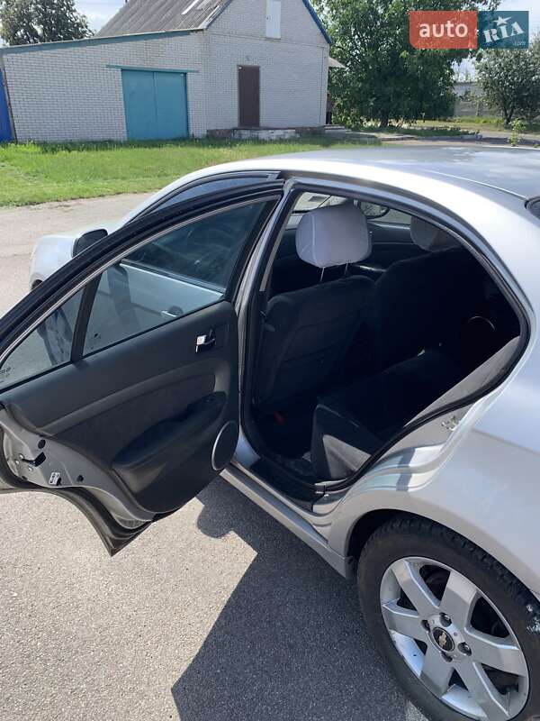 Седан Chevrolet Epica 2008 в Києві