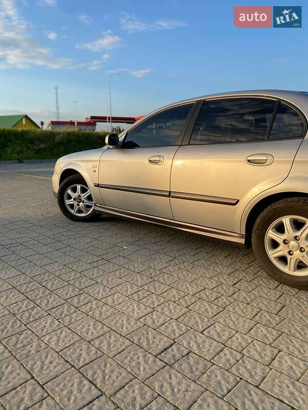 Седан Chevrolet Evanda 2005 в Стрые