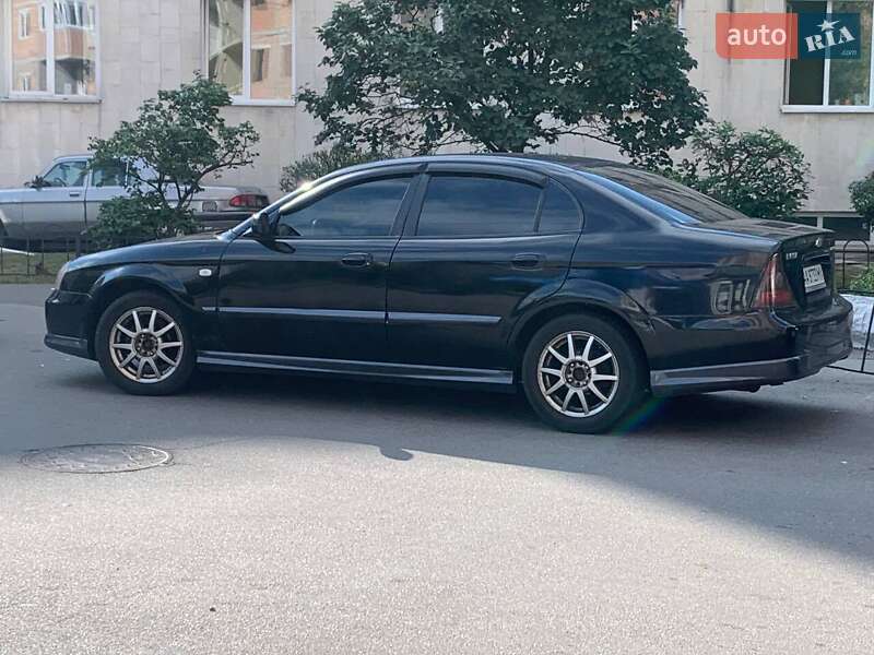 Седан Chevrolet Evanda 2005 в 