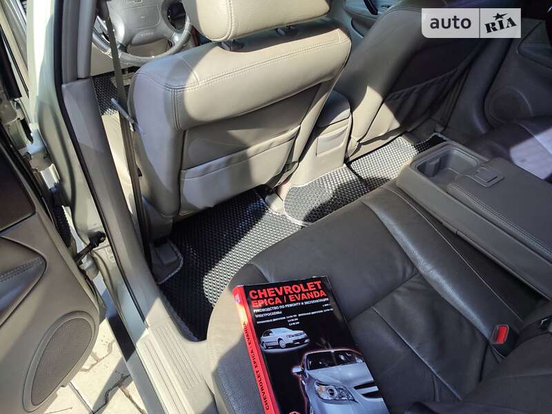 Седан Chevrolet Evanda 2005 в Черновцах
