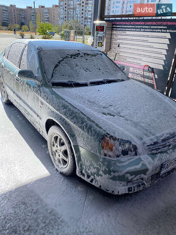 Седан Chevrolet Evanda 2004 в Запорожье