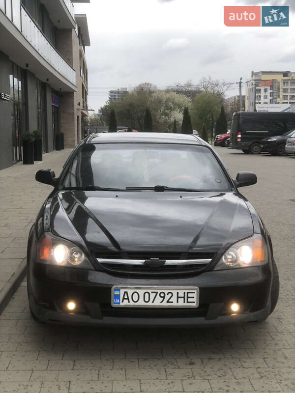 Седан Chevrolet Evanda 2005 в Ужгороді