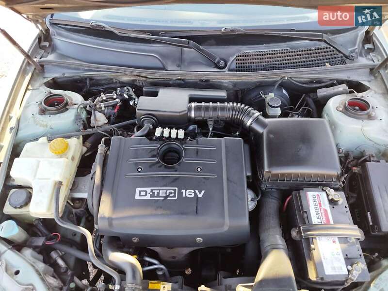 Седан Chevrolet Evanda 2004 в Прилуках