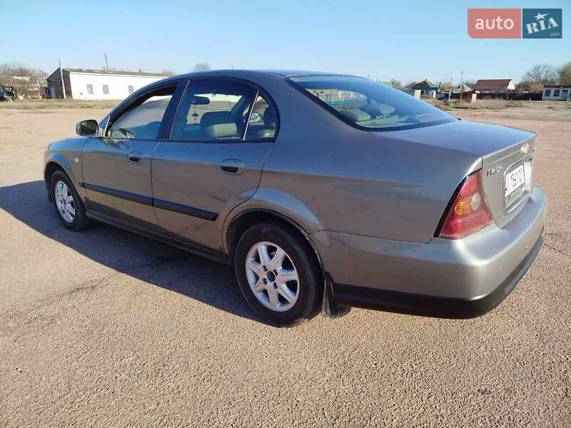 Седан Chevrolet Evanda 2004 в Прилуках