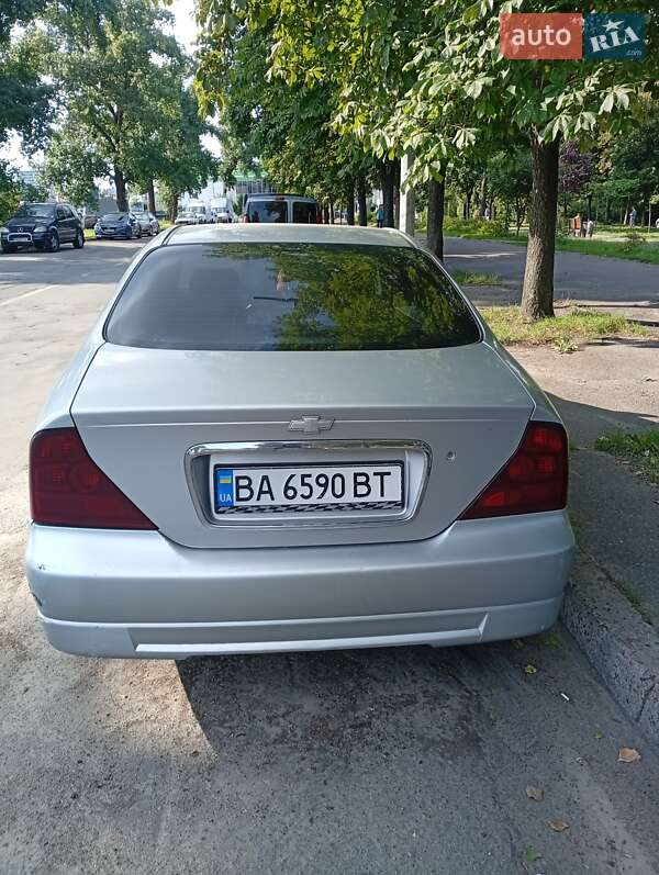 Седан Chevrolet Evanda 2005 в Киеве