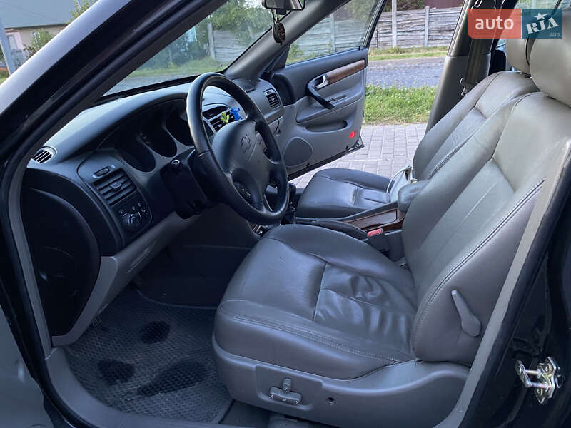 Седан Chevrolet Evanda 2005 в Владимире