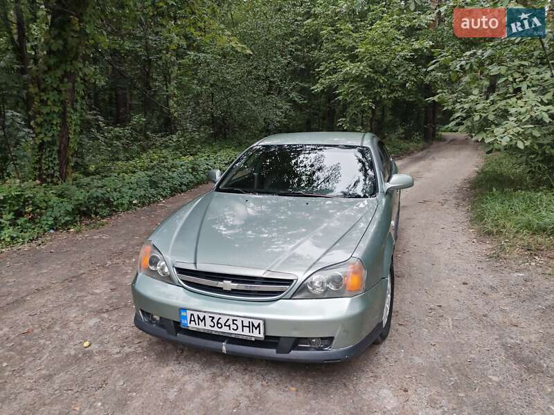 Седан Chevrolet Evanda 2004 в 
