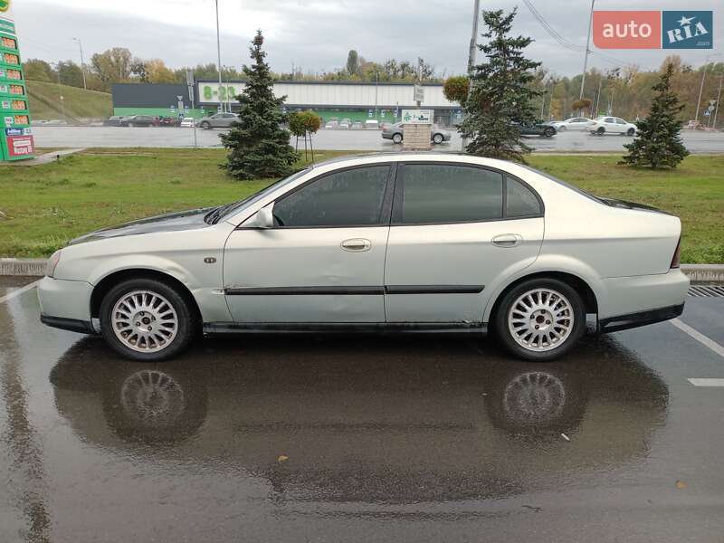 Седан Chevrolet Evanda 2005 в Киеве