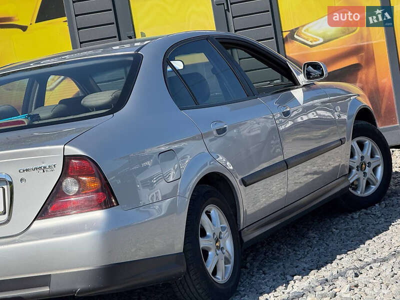 Седан Chevrolet Evanda 2005 в Стрые