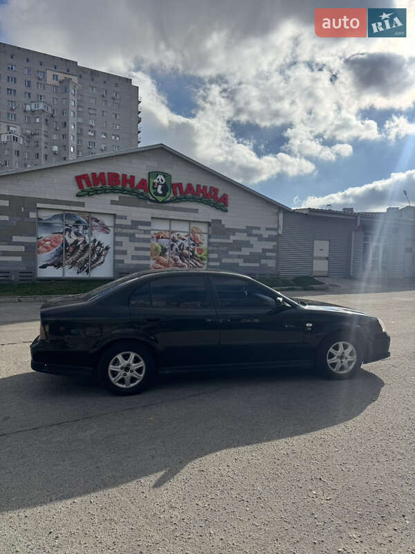 Седан Chevrolet Evanda 2005 в Днепре