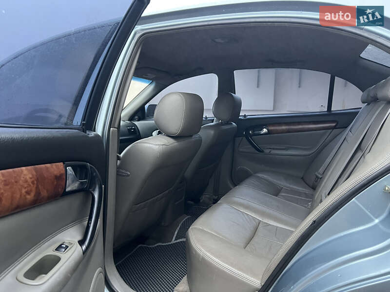 Седан Chevrolet Evanda 2004 в Лозовой