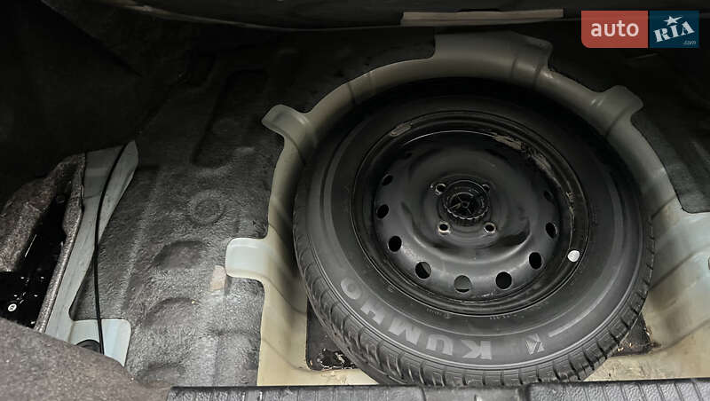 Седан Chevrolet Evanda 2004 в Лозовой