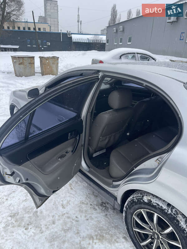 Седан Chevrolet Evanda 2006 в Харькове