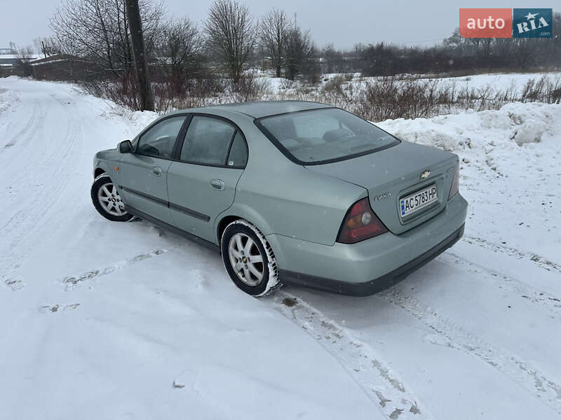Седан Chevrolet Evanda 2004 в Владимире