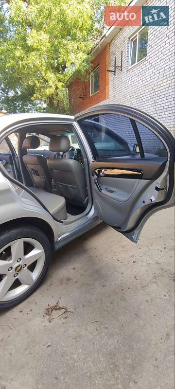 Седан Chevrolet Evanda 2005 в Кременчуці