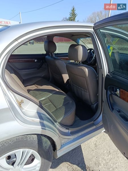 Седан Chevrolet Evanda 2006 в Нетешине