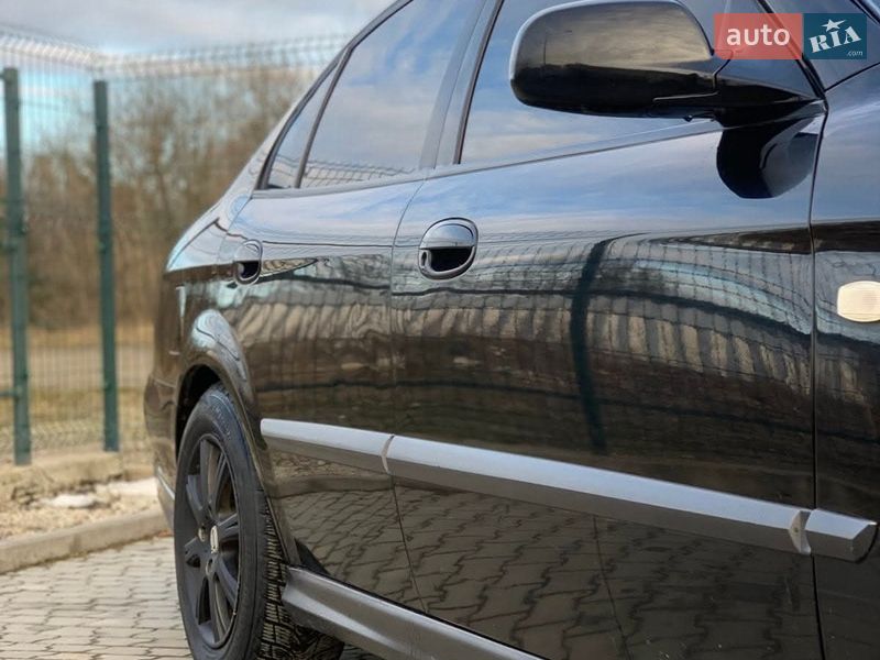 Седан Chevrolet Evanda 2005 в Коломые