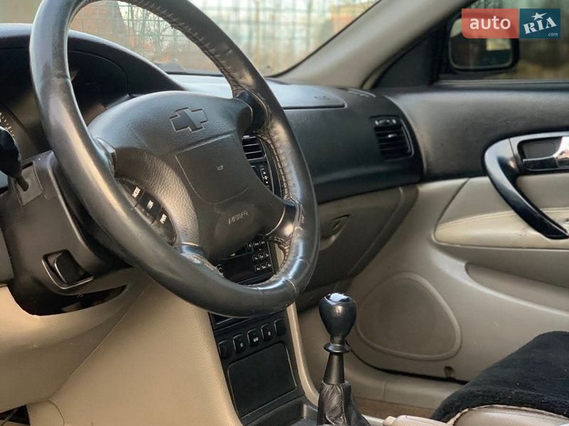 Седан Chevrolet Evanda 2005 в Коломые