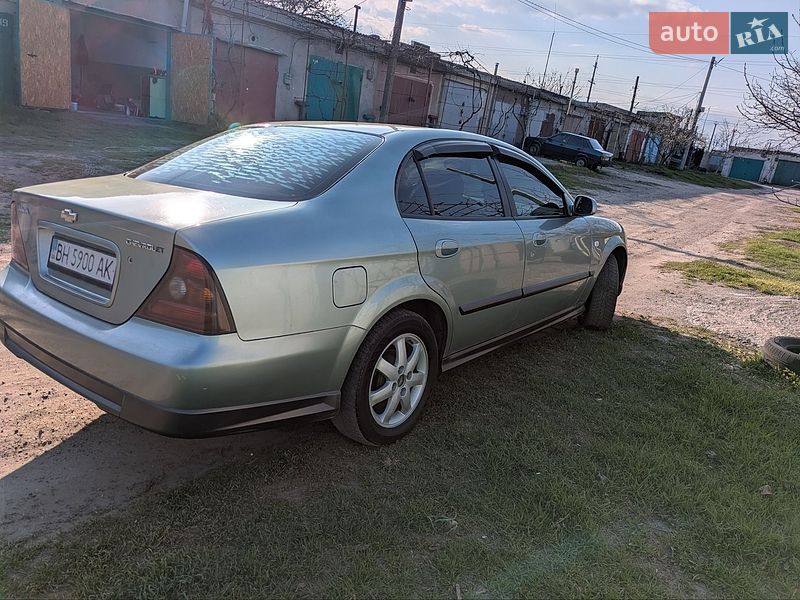 Седан Chevrolet Evanda 2005 в Южном