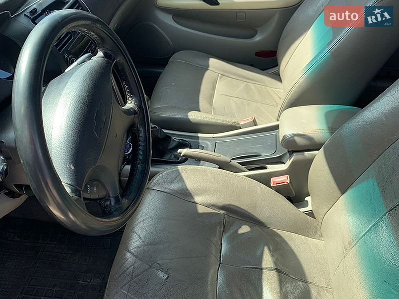 Седан Chevrolet Evanda 2005 в Сумах