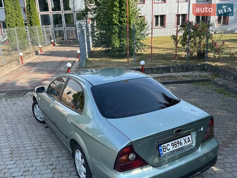 Седан Chevrolet Evanda 2005 в Буську