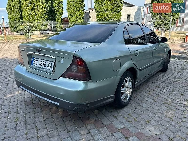 Седан Chevrolet Evanda 2005 в Буську
